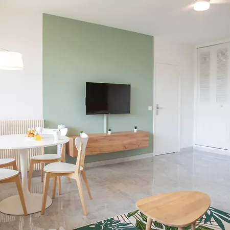 Flat With Hot Pool Apartamento *